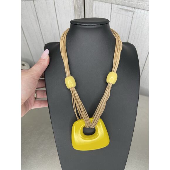Chunky 70s Style Yellow & Faux Leather Statement Necklace - Picture 1 of 3